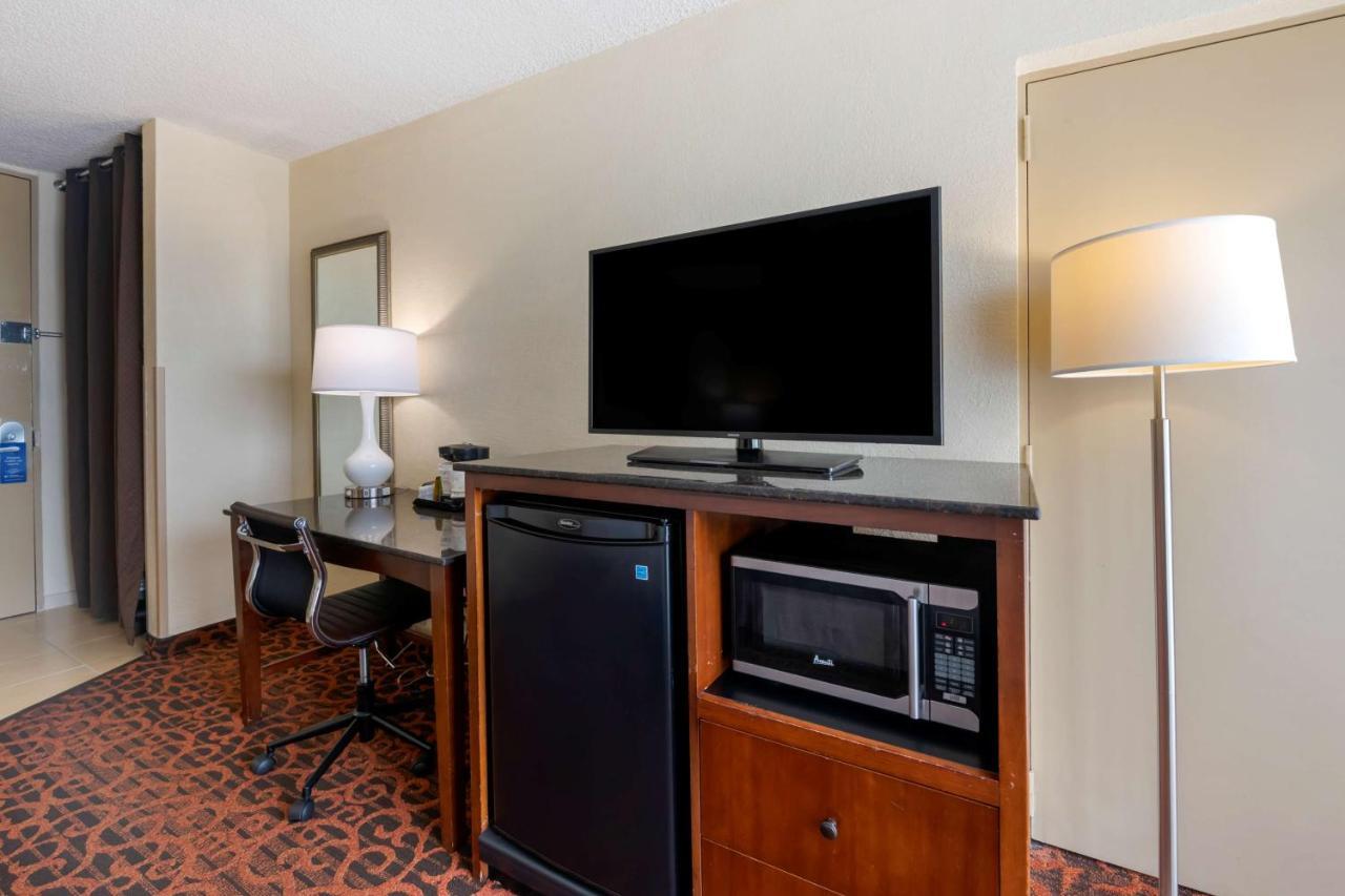 Best Western Plus North Miami-Bal Harbour Экстерьер фото