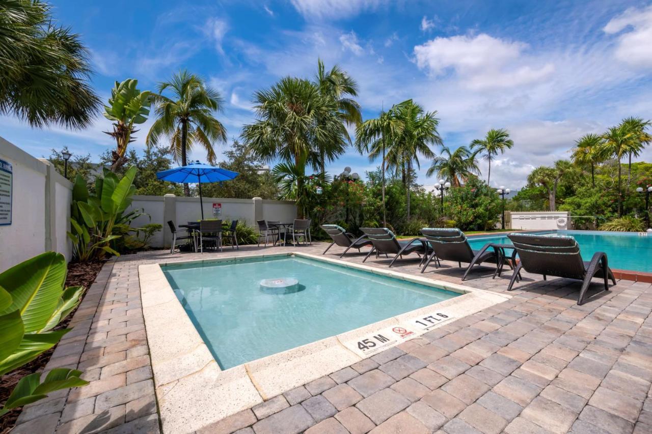 Best Western Plus North Miami-Bal Harbour Экстерьер фото