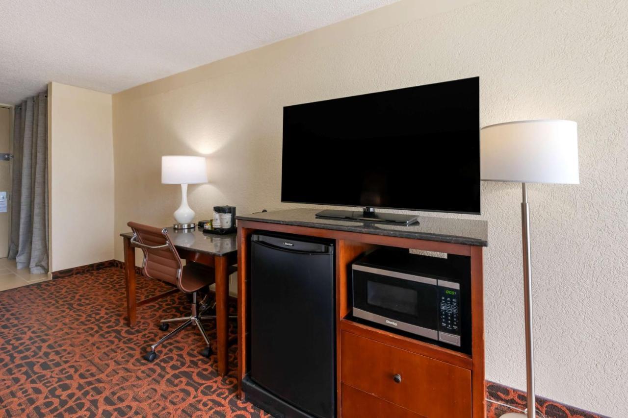 Best Western Plus North Miami-Bal Harbour Экстерьер фото