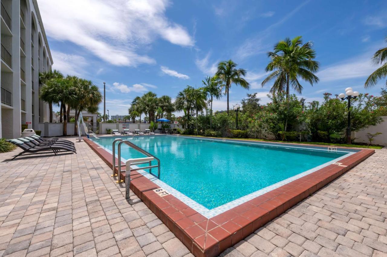 Best Western Plus North Miami-Bal Harbour Экстерьер фото