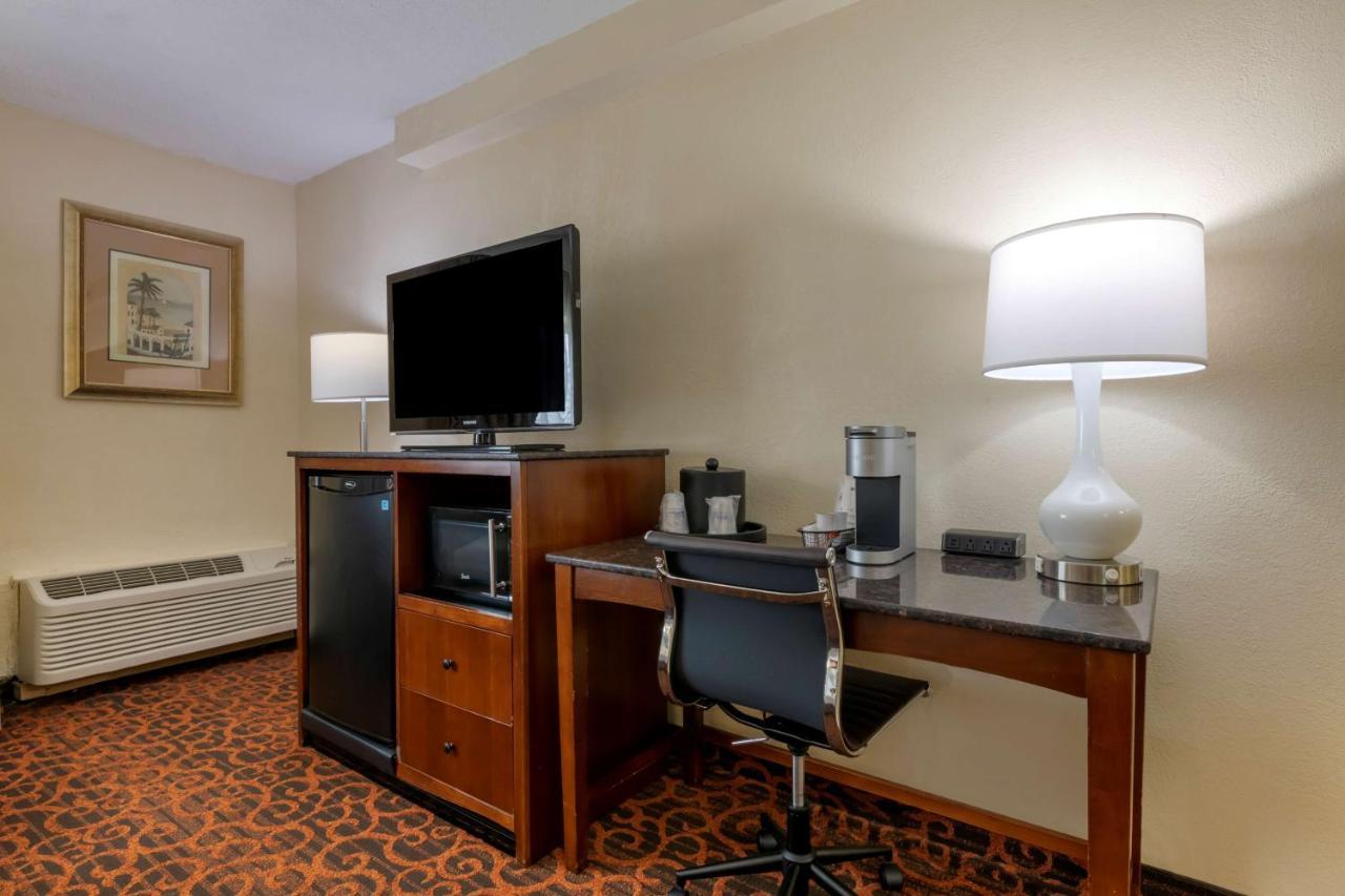 Best Western Plus North Miami-Bal Harbour Экстерьер фото