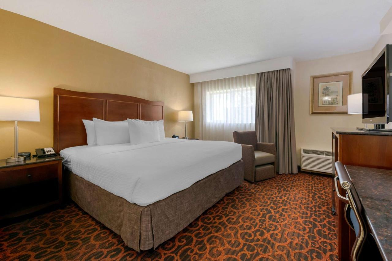 Best Western Plus North Miami-Bal Harbour Экстерьер фото