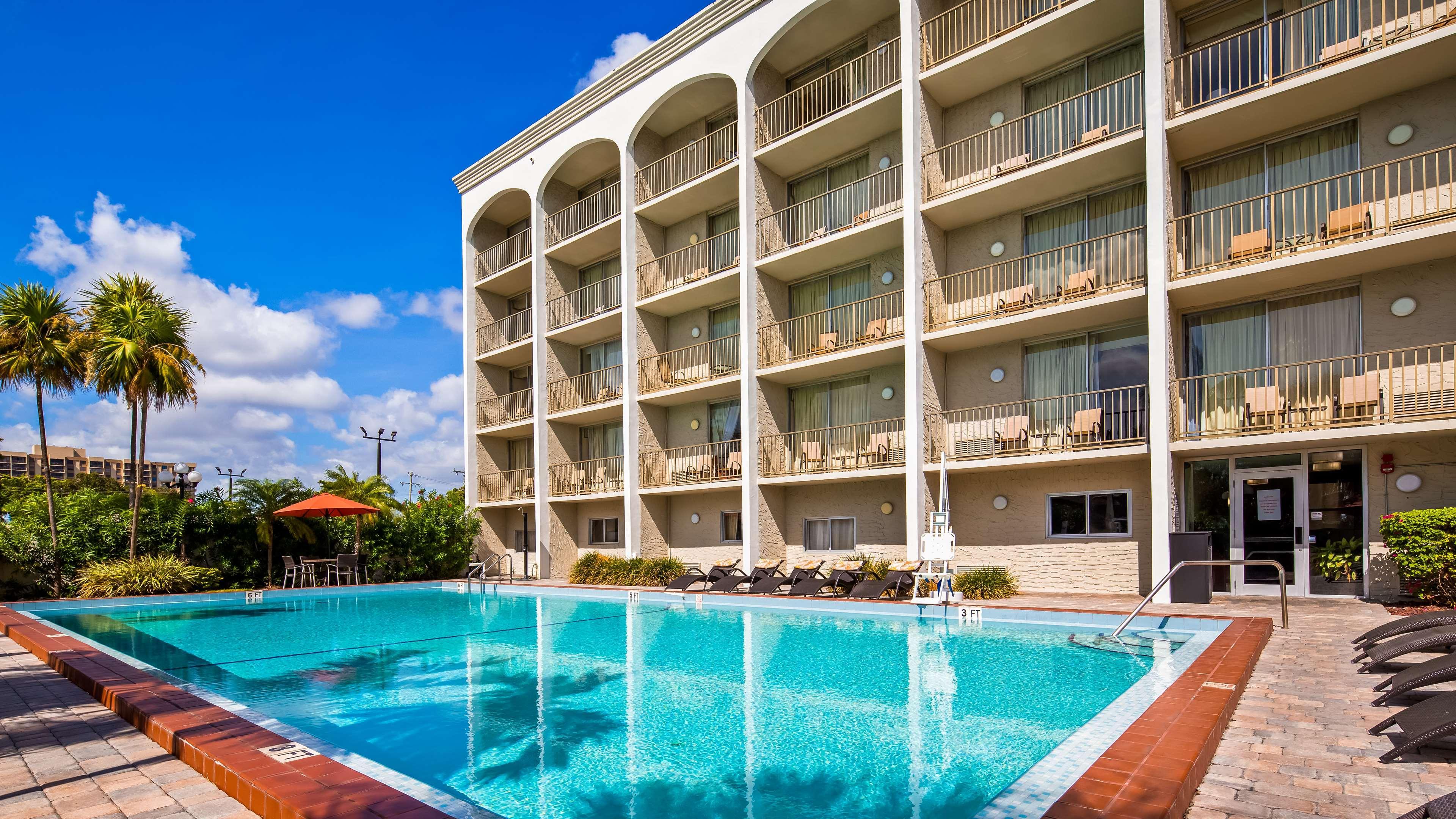 Best Western Plus North Miami-Bal Harbour Экстерьер фото