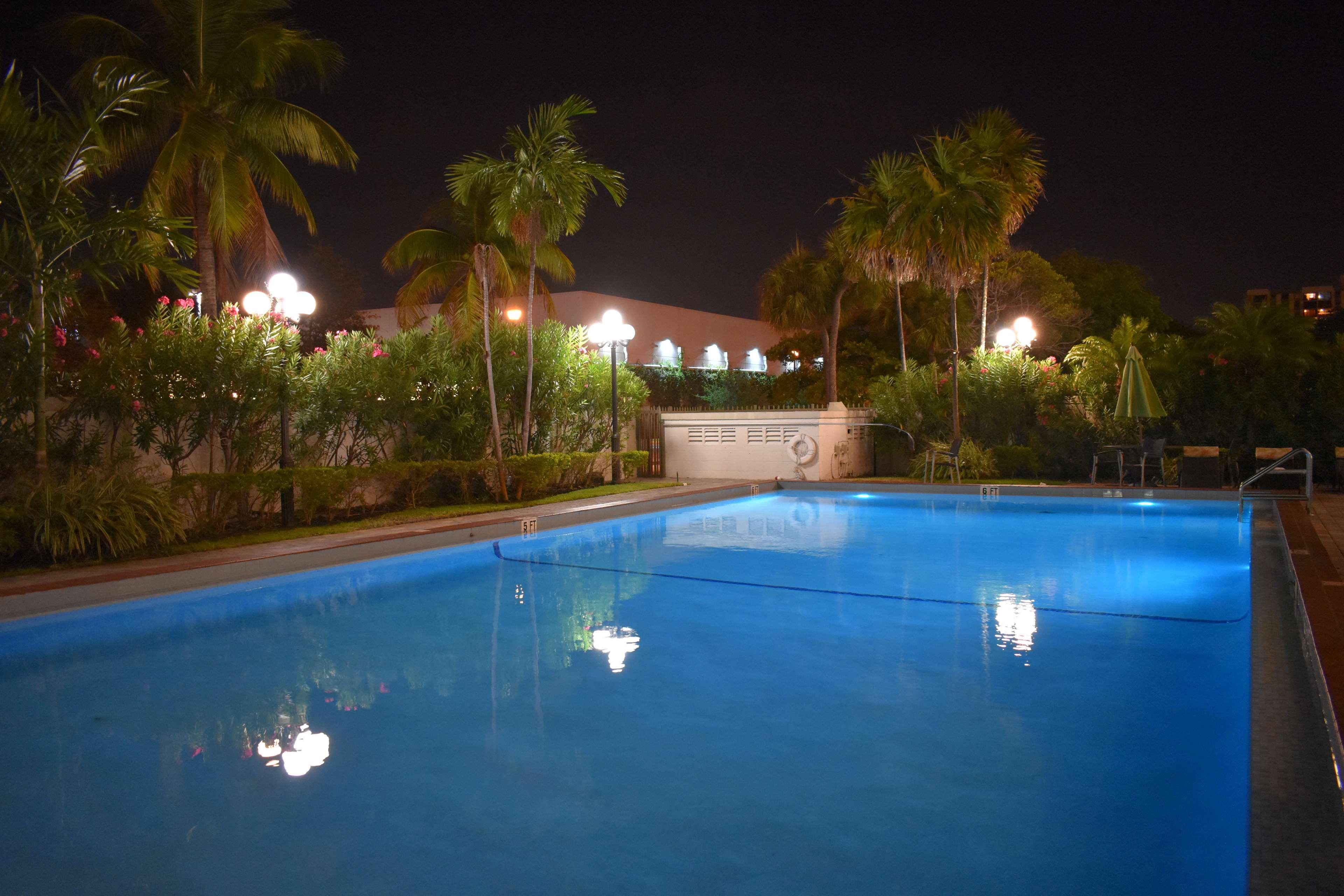 Best Western Plus North Miami-Bal Harbour Экстерьер фото