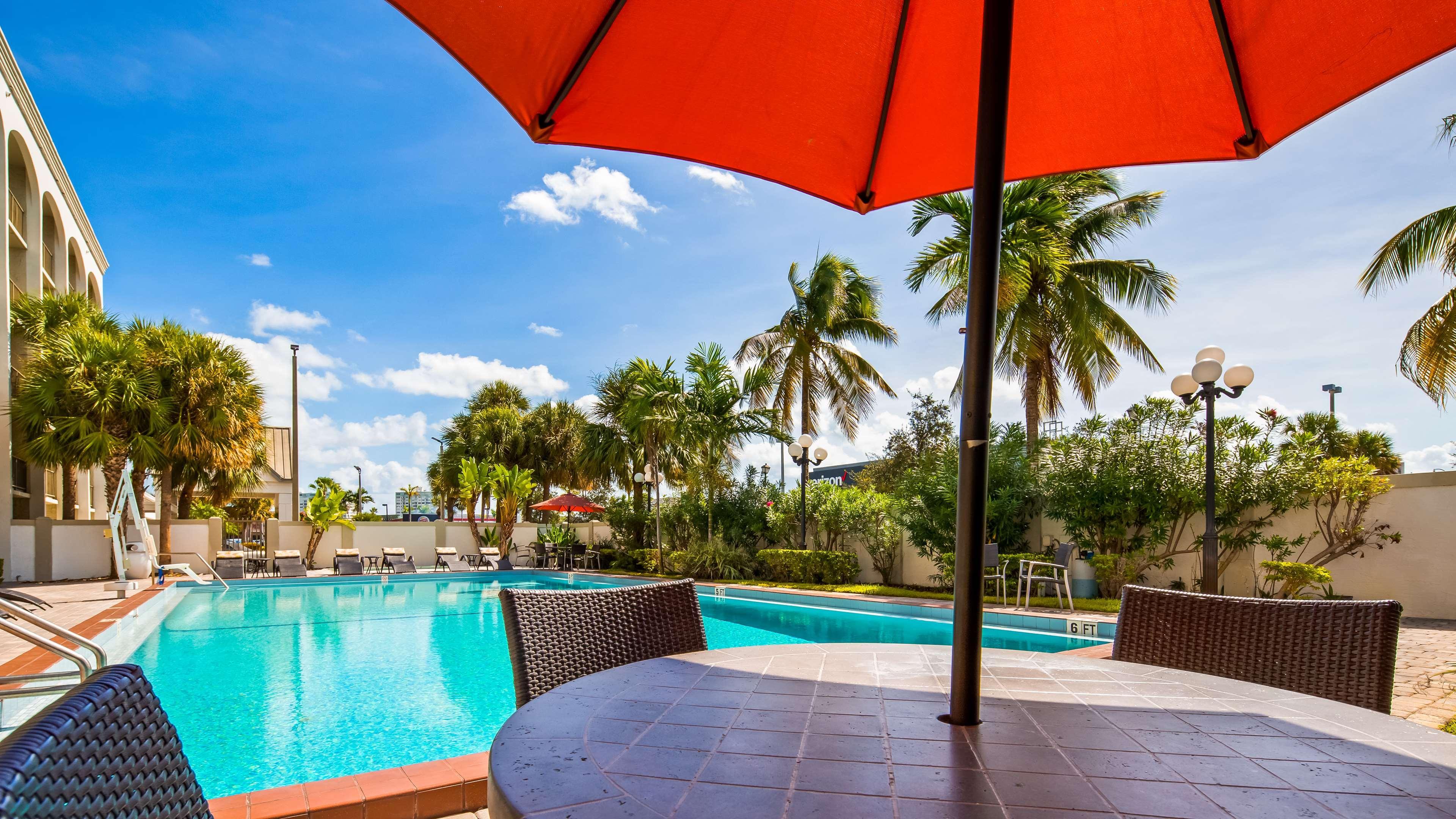Best Western Plus North Miami-Bal Harbour Экстерьер фото